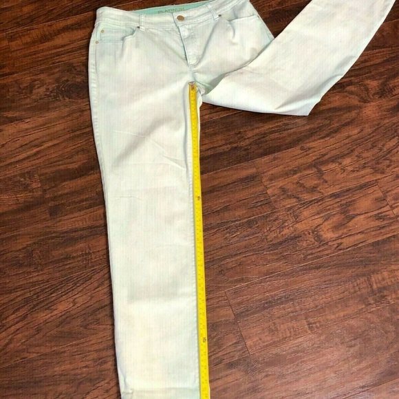 Chico's Platinum Pants Jeans Roll Cuff - Picture 9 of 10